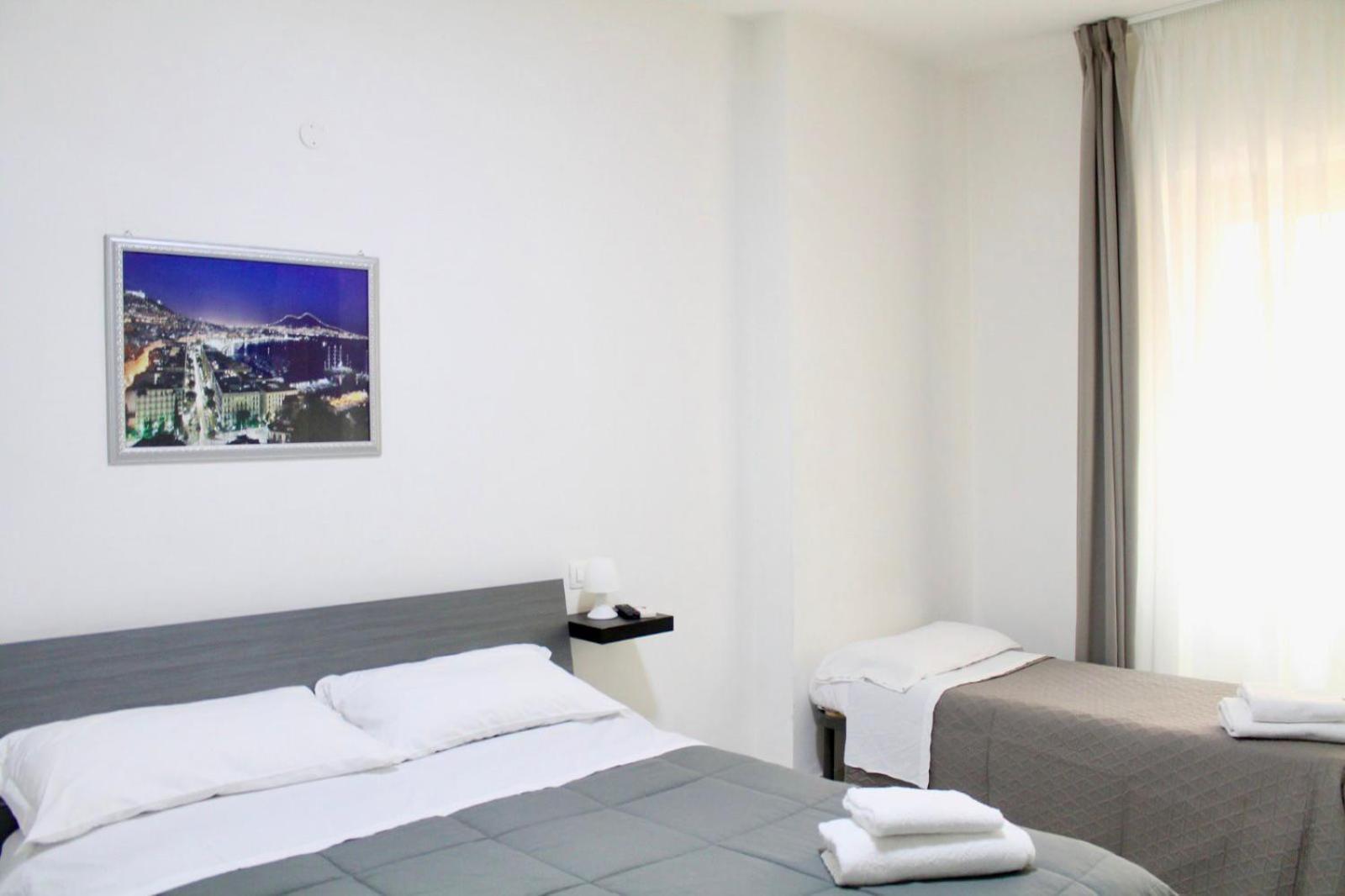 B&B Central Rooms 137 那不勒斯 外观 照片
