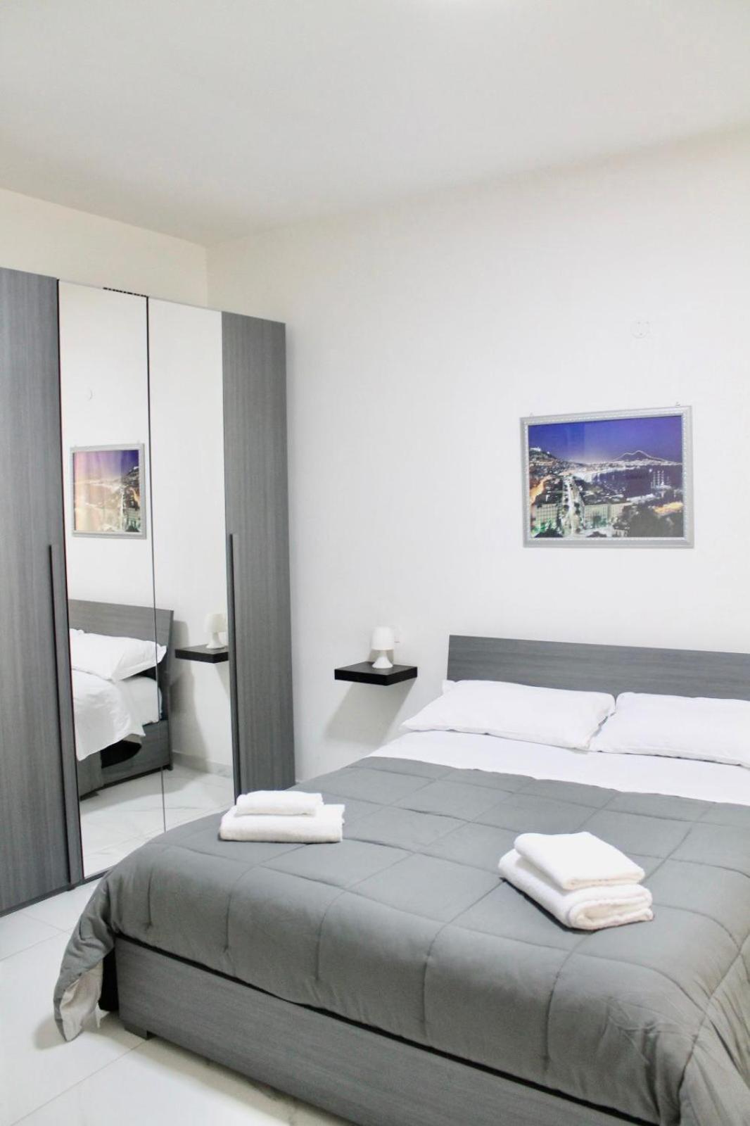B&B Central Rooms 137 那不勒斯 外观 照片
